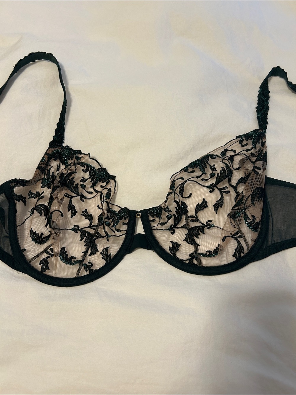 WACOAL sheer underwire bra. Size 34DD